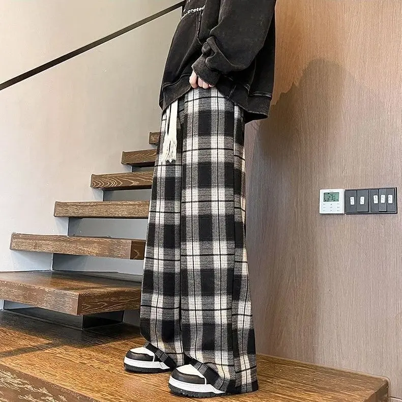 Рисунок 3 - Брюки мужские свободные в клетку