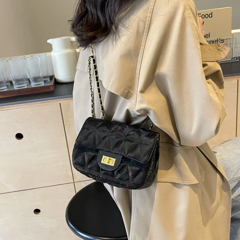 Popular Embroidery Thread Small for Women 2024 New Fashion All-Match Chain Messenger Casual Square Bag