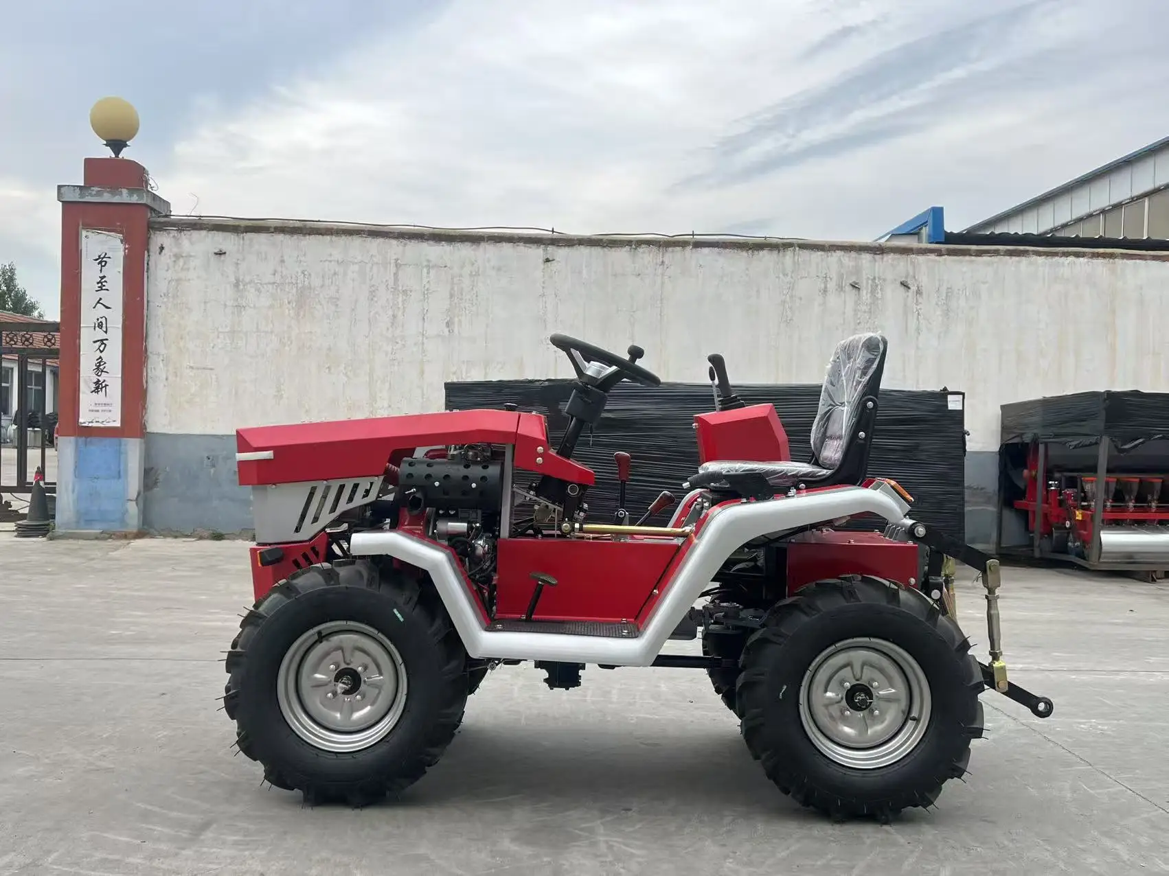 Neues Design Multifunktionaler Radtraktor, Meistverkaufte Landwirtschaftsmaschine, Anpassbare Karosseriefarbe, Kostenloser Versand