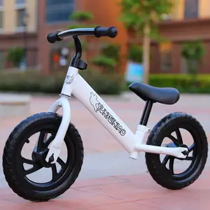 Chicco Bicicleta sin Pedales First Bike para Niños de 2 a 5 Años hasta 25  Kg, Bici para Aprender a Mantener el Equilibrio con Manillar y Sillín