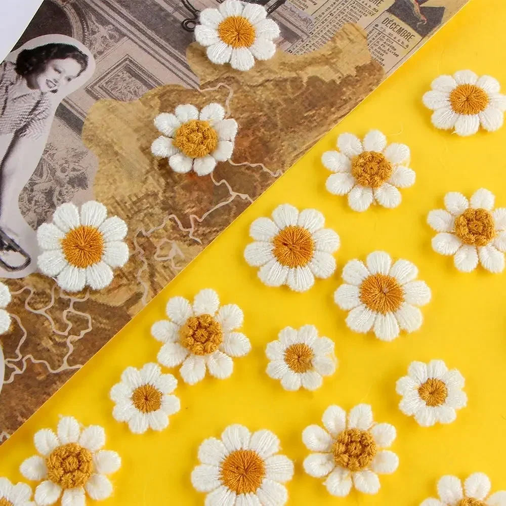 Daisy Flower Patches Daisy Flower Embroidered Patches Sew on Decorative Applique Patches for Clothing Pants Backpacks Hat Jeans DIY Accessories 30pcs