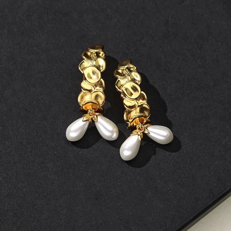 

Goddess simple INS flexible Tassel one-piece design, the size of Pearl ear clip earrings female
