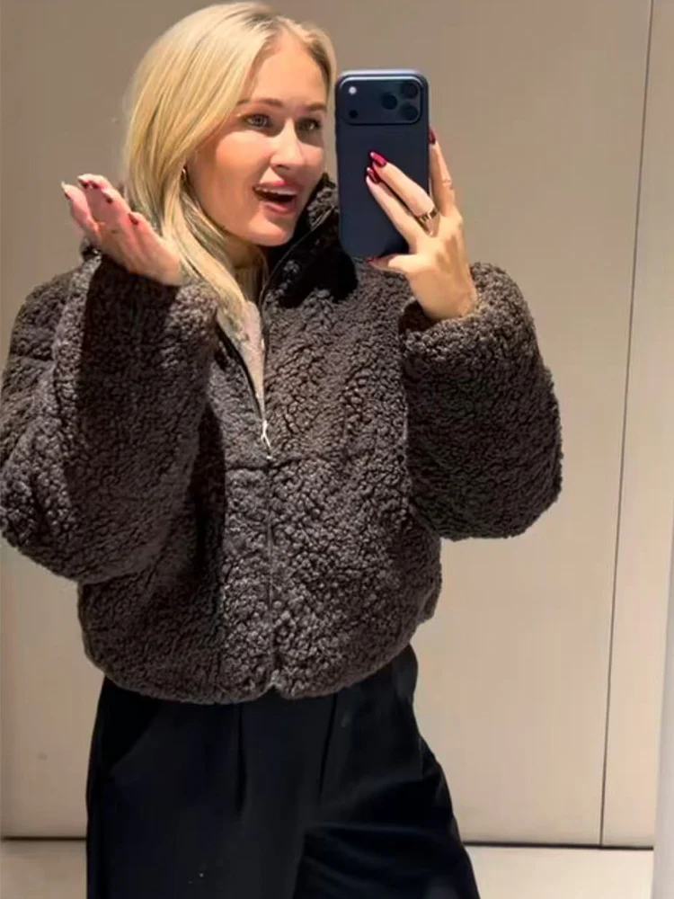 Women Winter Lamb Wool Short Coat Thicken Warm Long Sleeve Turtleneck Street Wear 2025 New Fashion Ladies Solid Zipper Jackets