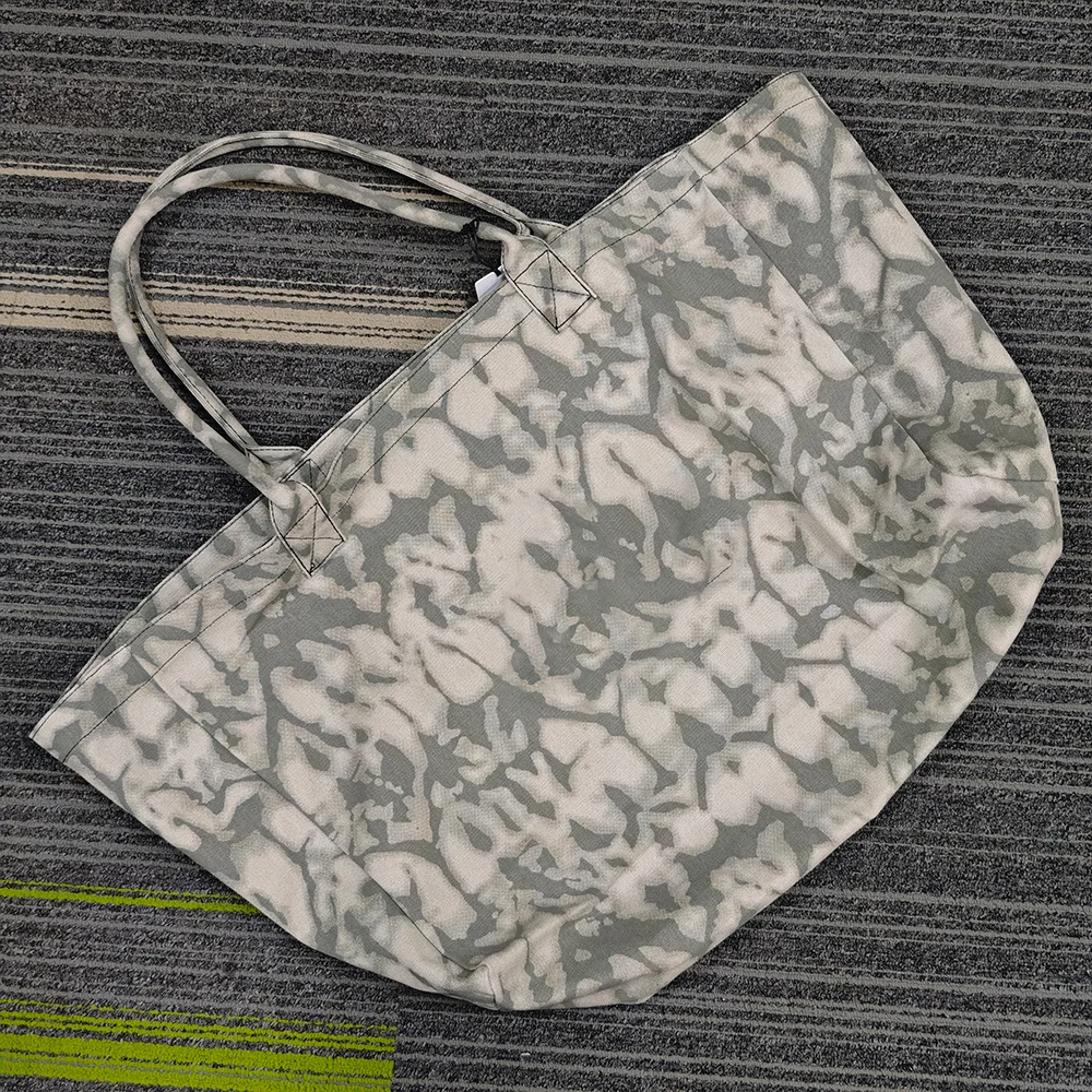 Versatile Camouflage Canvas Tote - Large Capacity Sports & Leisure Bag