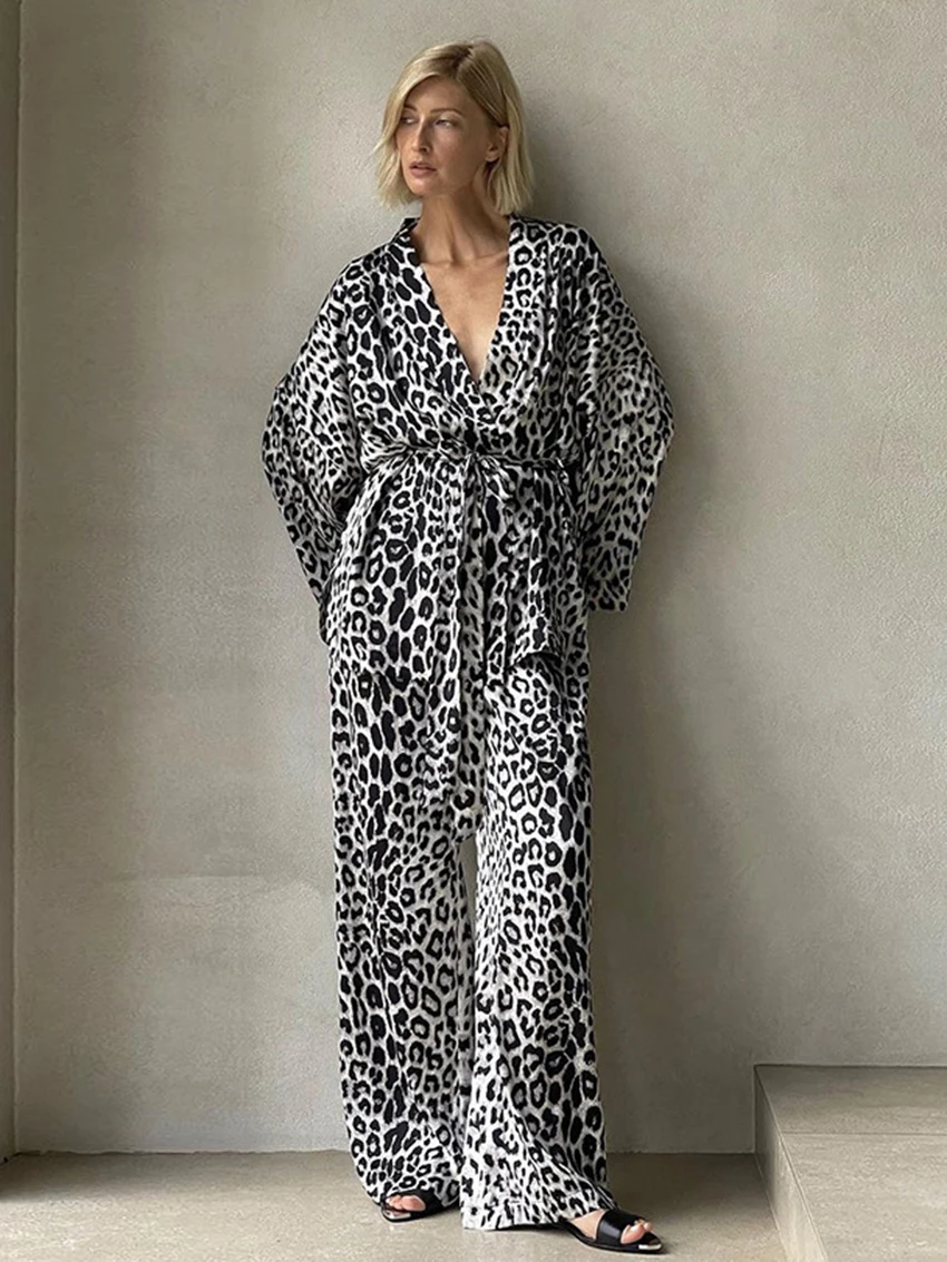 Marthaqiqi Leopard Print Women'S Sleepwear Set V-Neck Pajamas Long Sleeve Nightie Lace Up Nightwear Pants Casual Nightgowns Suit
