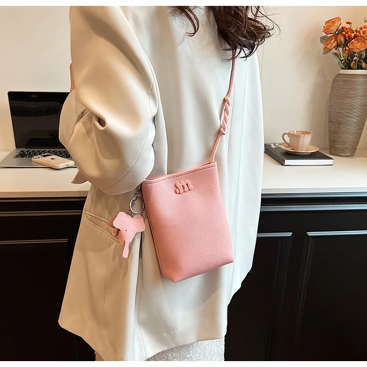 👜Trendy Mini Bucket Bag – Lightweight with Adjustable Strap & Fun Charm🎀