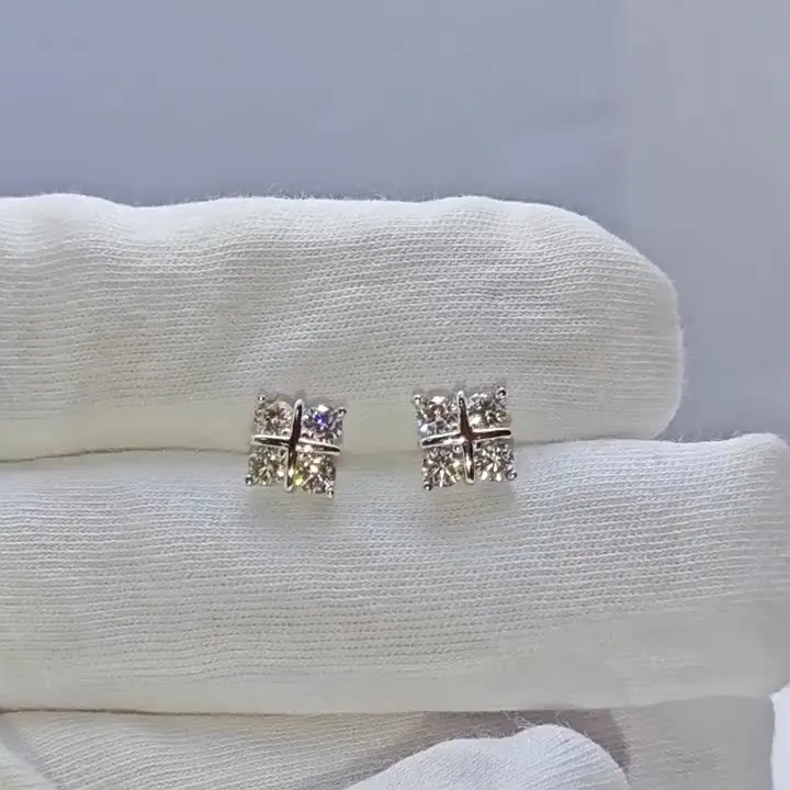 Серьги-гвоздики Luomansi из серебра 925 с муассанитом