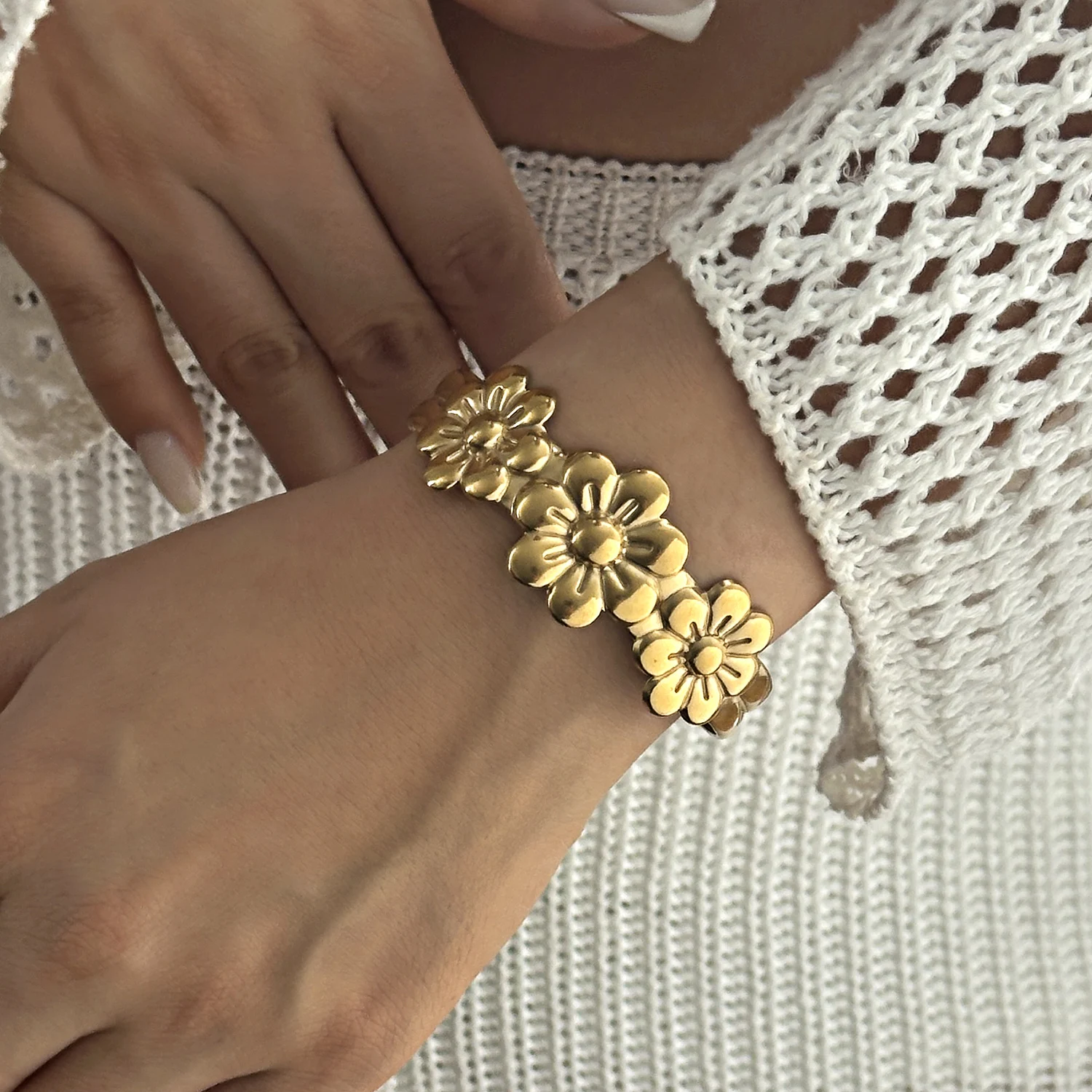 Vintage Übertriebene Breite Manschette Armreifen für Frauen Trendy Gold Farbe Seestern Blume Edelstahl Armbänder Wasserdicht Schmuck – Detail 13