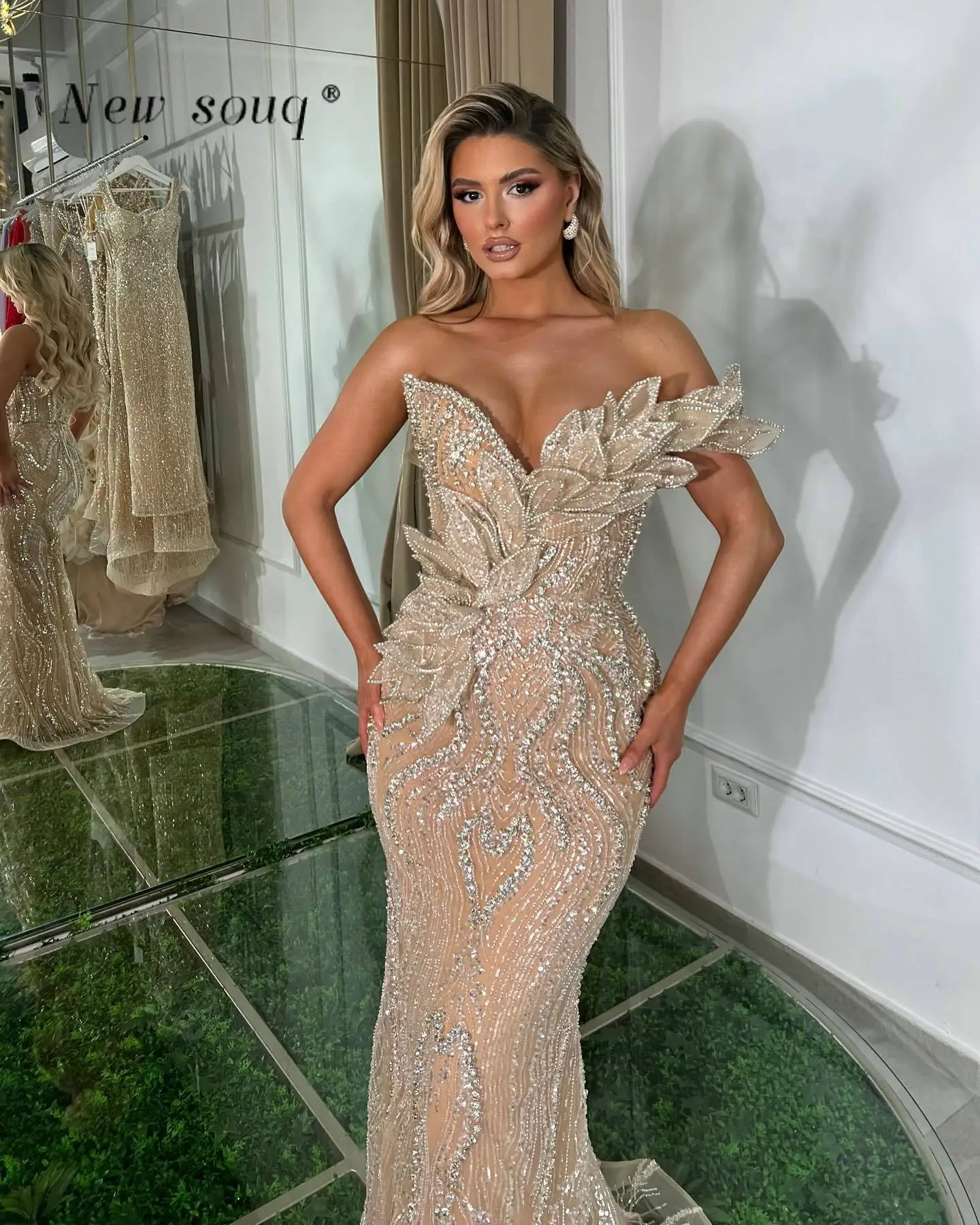 فساتين سهرة طويلة بحورية البحر العربية عارية الشمب...