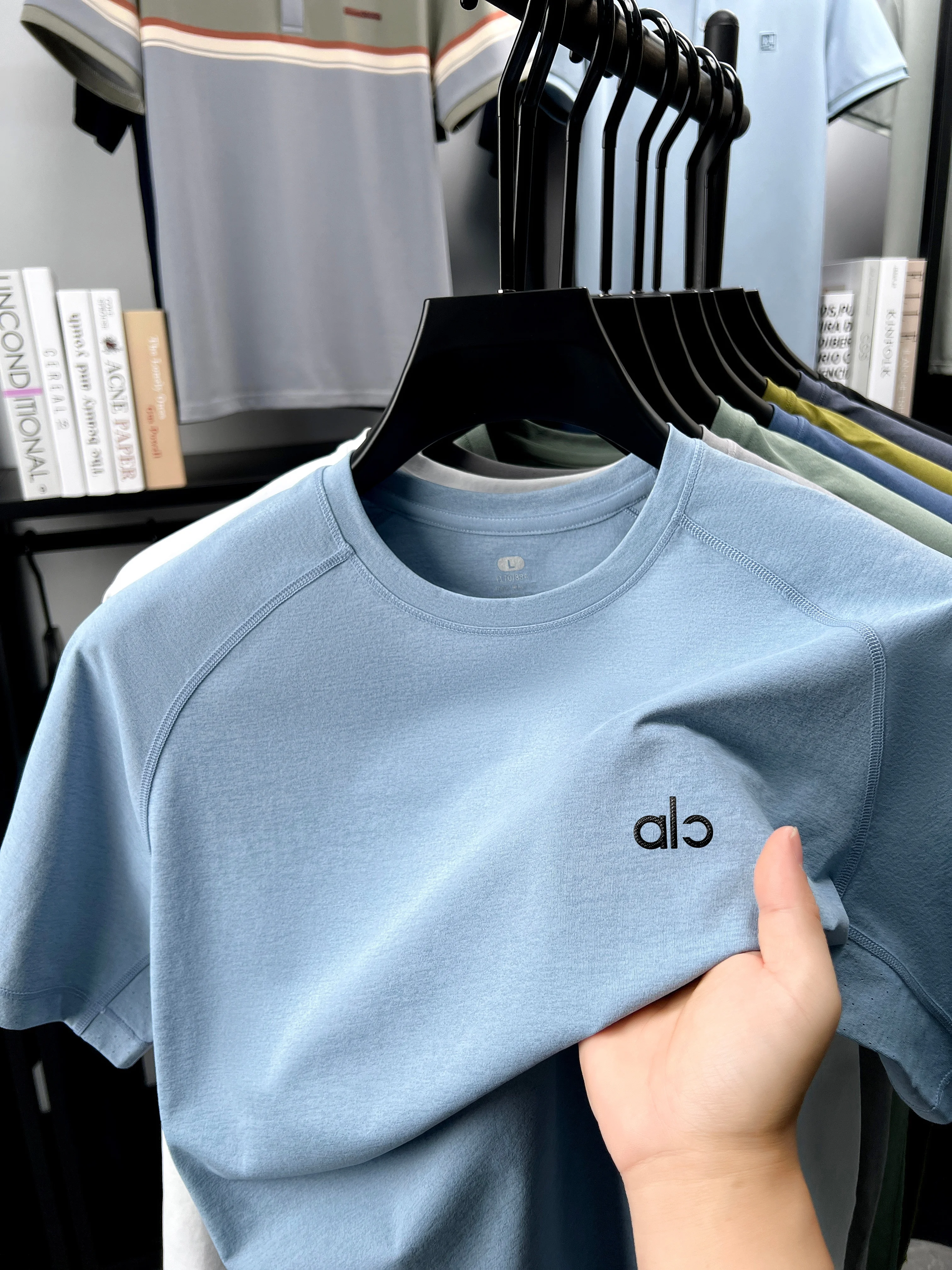 Sommermode-Marken-T-Shirt mit Rundhalsausschnitt und kurzen Ärmeln für Herren, bequemes und atmungsaktives, vielseitiges Alltags- und Sport-Oberteil