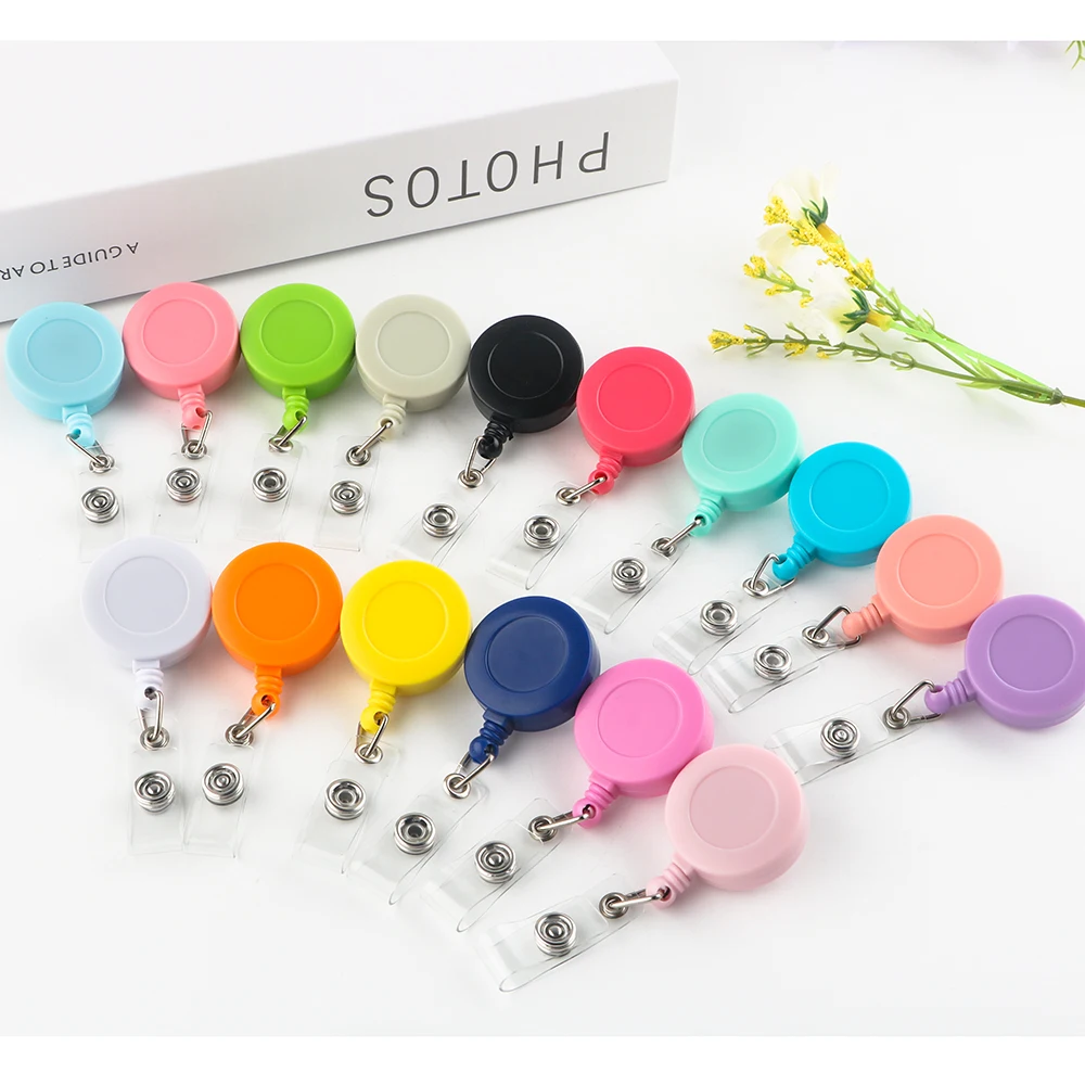 https://ae01.alicdn.com/kf/Seed83f1997a54d33a4f63b999764745e8/5Pcs-lot-Badge-Reels-Easy-To-Pull-Chest-Buckle-Retractable-Pocket-Clip-Use-For-Doctors-Pass.jpg