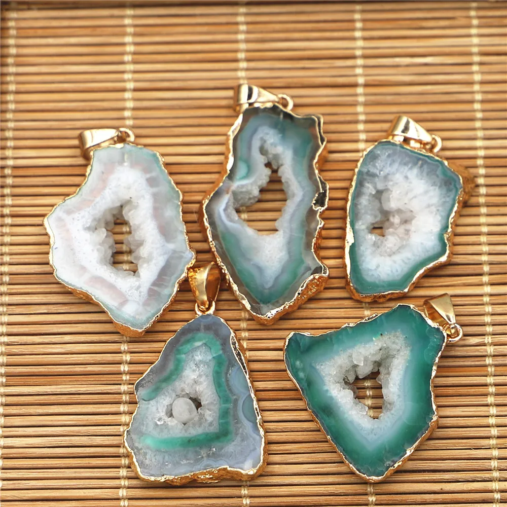 

Free Shipping Natural Green Agate Irregular Raw Stone Pendant Phnom Penh Women's Necklace Jewelry Accessories Wholesale 5Pcs/Lot