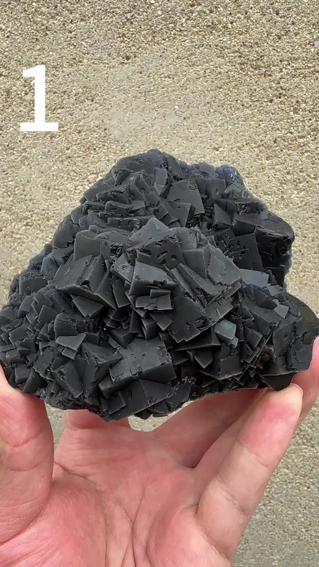 Натуральный Пакистанский Розовый Черный Флюорит Образец (Флуоресцентный Эффект