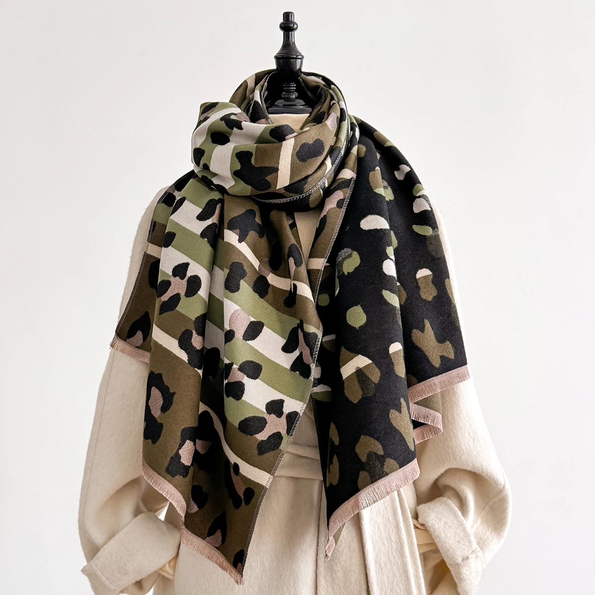 Women Thickening Imitation cashmere Scarves Fashion Designer Leopard Print Beautiful Soft Satin Shawl Neckerchief Scarf