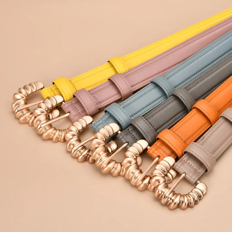 2024 novo cinto feminino irregular carta fivela simplificado cinto feito de couro natural versátil cinto feminino europeu e americano_voghion.com