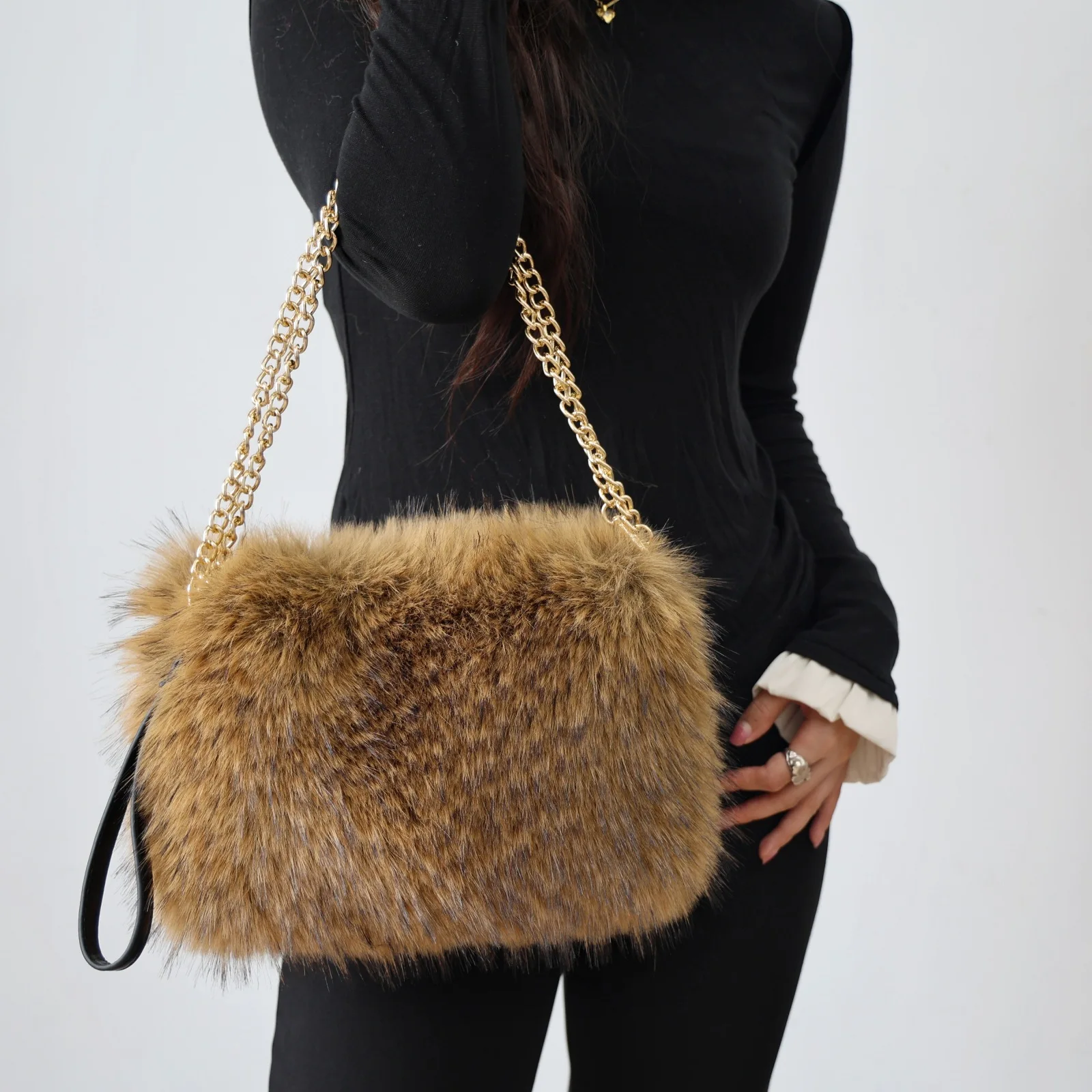 Women Chain Square Bag Casual Faux Fur Tote Bag Versatile Fuzzy Crossbody Bag Soft Cute Fall Winter Female Purse