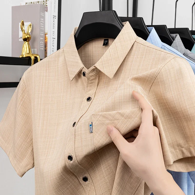 Polo casual da uomo in lino effetto scozzese a maniche corte, morbide e traspiranti, con taschino sul petto. - immagine 3