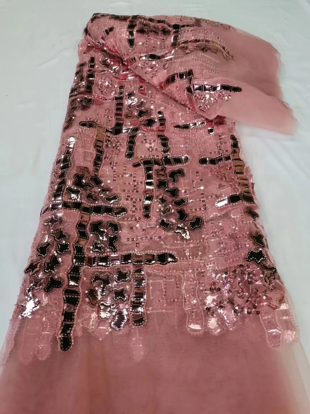 

Luxury heavy beaded lace fabric African Lace Fabric 2023 High Quality Nigerian Sequins Net Lace Fabric for Wedding Dress