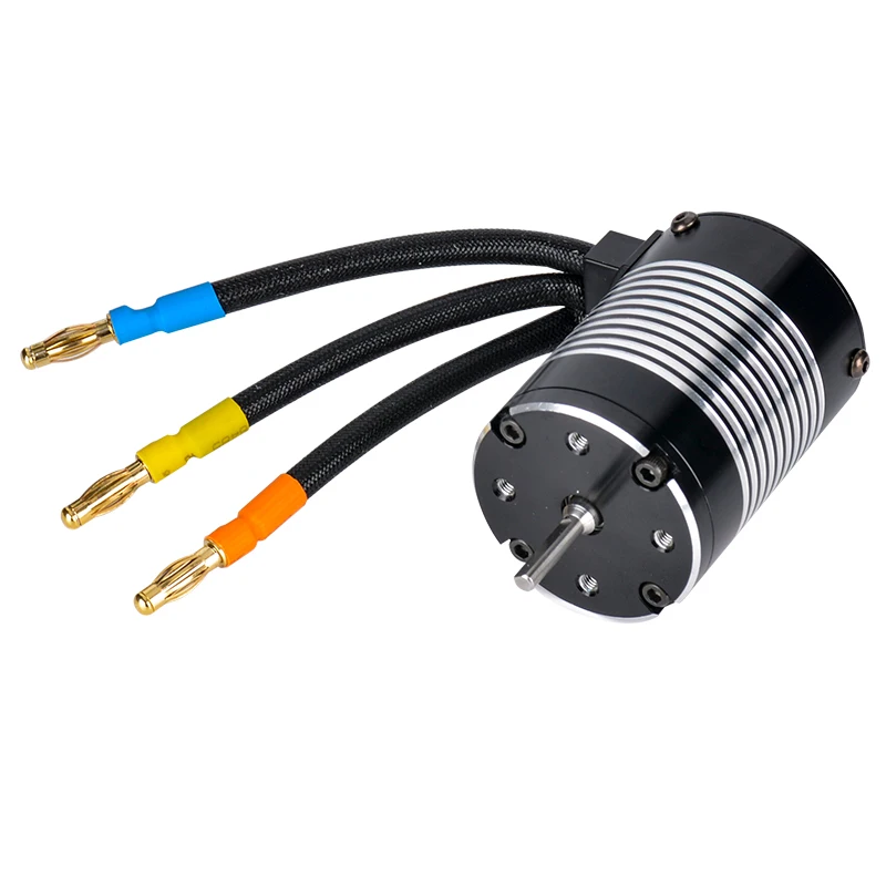 Moteur brushless pour drone course, montrant les détails de la bobine et du rotor, sur fond blanc.