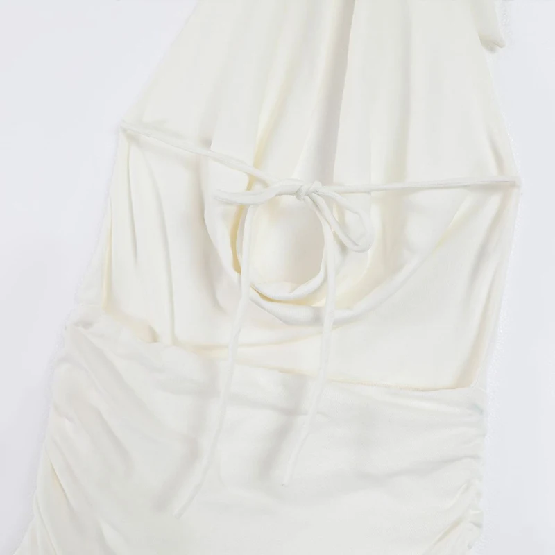 Vestido largo blanco sexy con cuello halter, espalda descubierta, plisado, con flores 3D y escote halter, ideal para fiestas de verano 2025 en la playa.