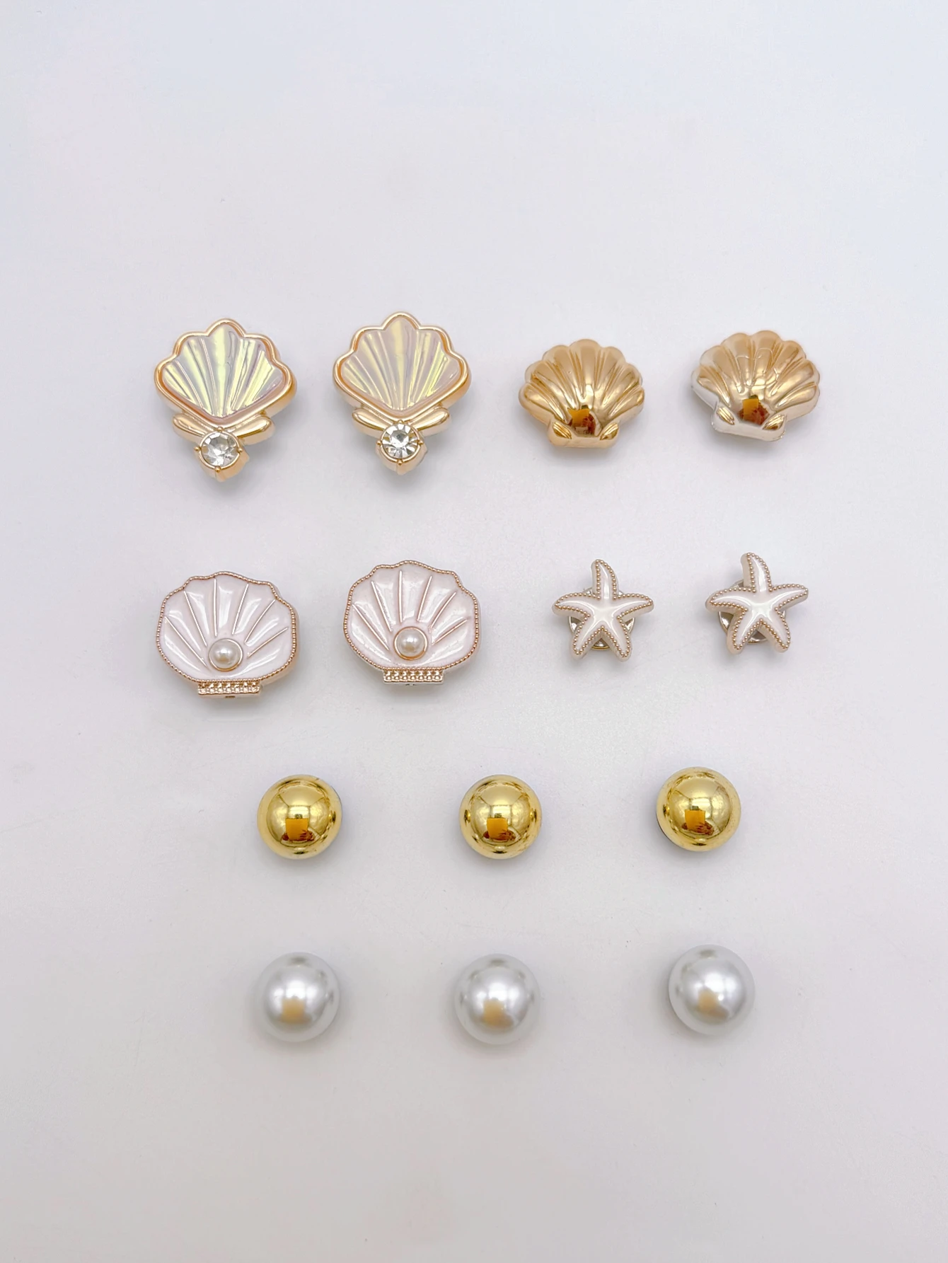 รูปสินค้า เปลือกหอยทองคำ 14 ชิ้น ตกแต่งรองเท้า DIY สวยหรู