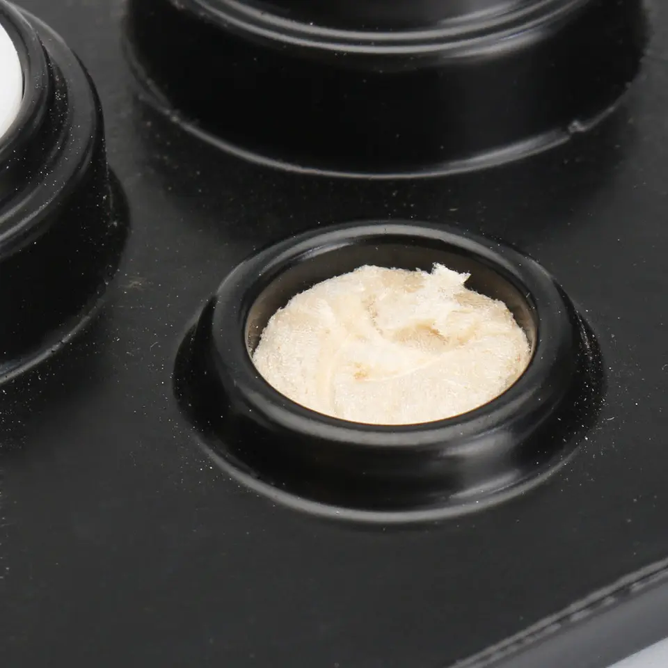 Set Da 4 Oliatori E Contenitori Su Base Per Orologiaio - Oliatori