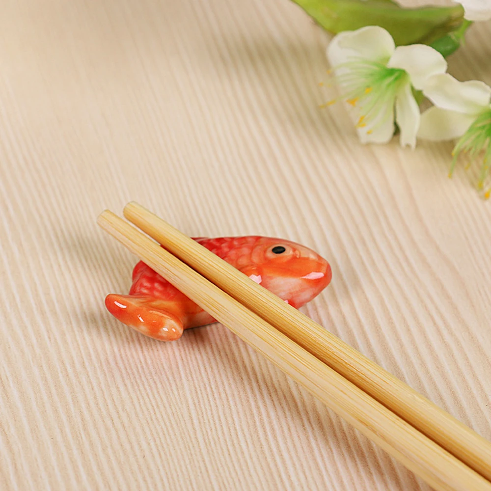 Fish-Shape Ceramic Chopsticks Holder Spoon Fork Rest Sushi Sticks Rack Shelf Chopsticks Holder Stand Rest Pillow Kitchen Utensil