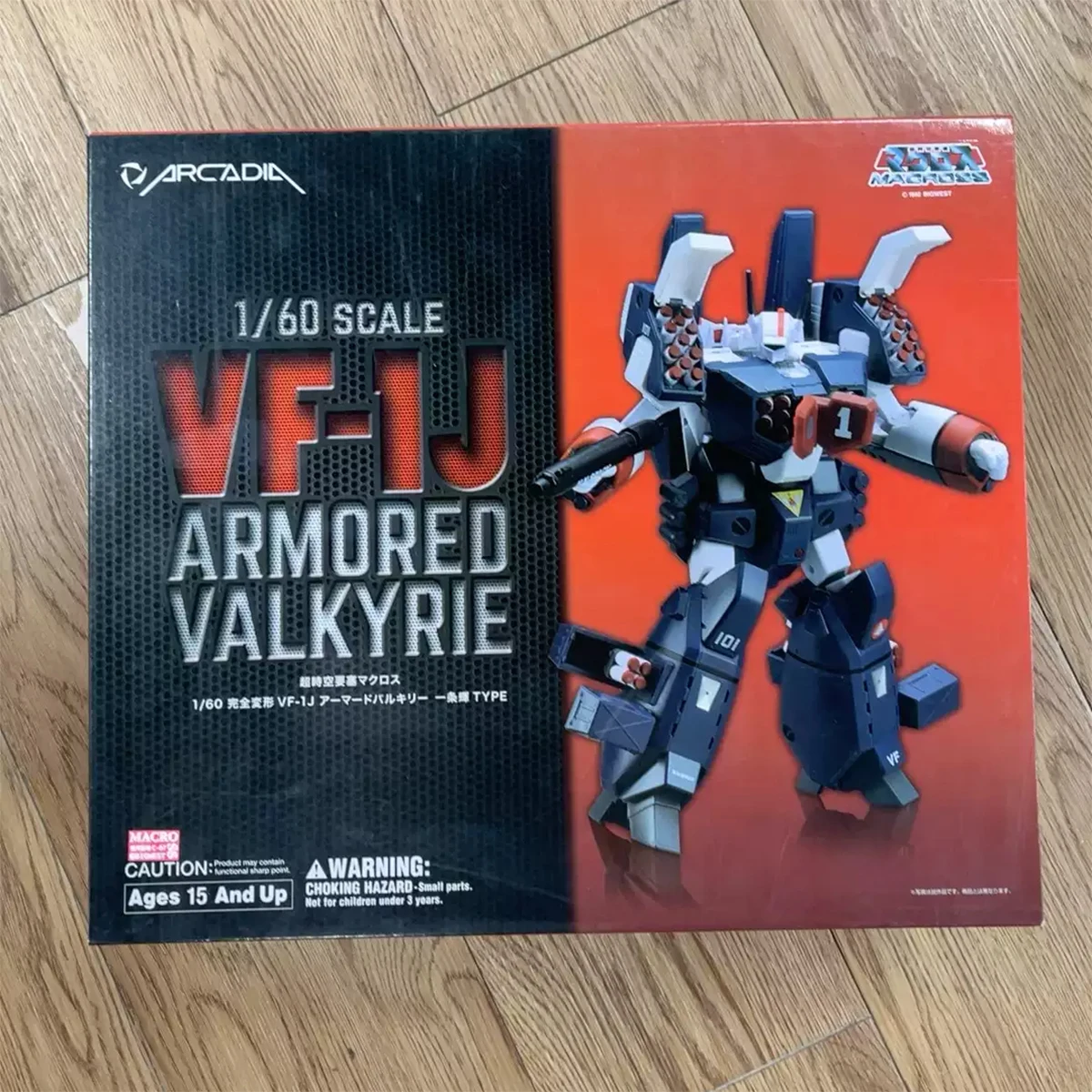 UFQ217 中古 ARCADIA 1/60 VF-1J スーパーバルキリー Macross Arcadia 1/60 VF-1J Valkyrie 35th Anniversary Edition