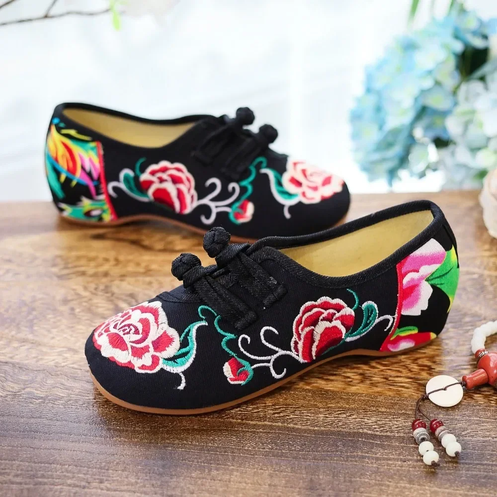 Women's shoes fashion vintage elegant ethnic style embroidery streetwear Chinese style casual shoes for women Hanfu comfortable women shoes