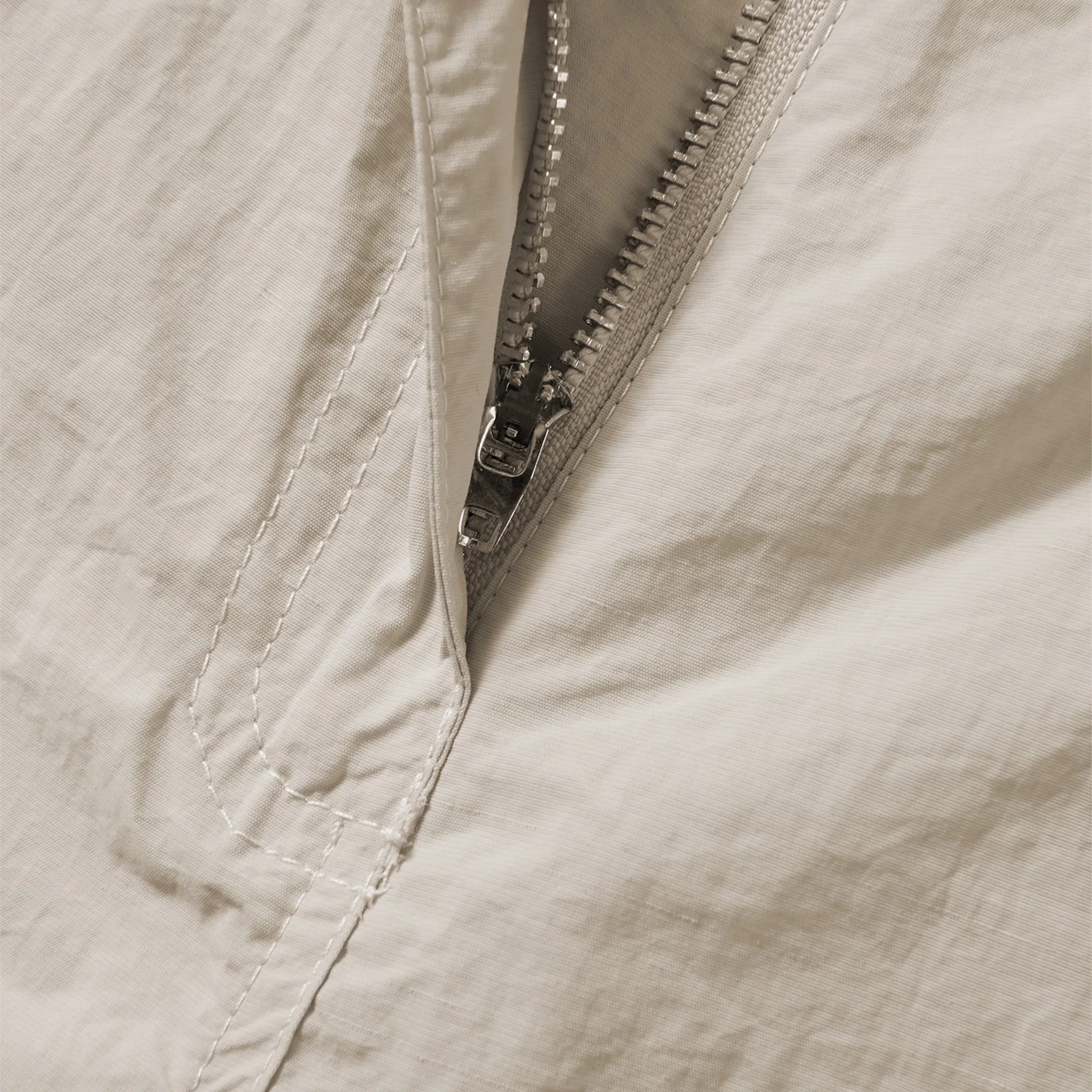 Рисунок 6 - Женские однотонные свободные брюки на шнуровке