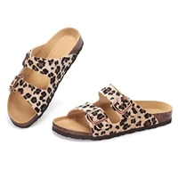 Kidmi nouvelles Mules pour femmes pantoufles antidérapantes sabots en daim pour femmes sandales de maison semelle en liège doux et confortable Mules sabots pantoufles de plage 1