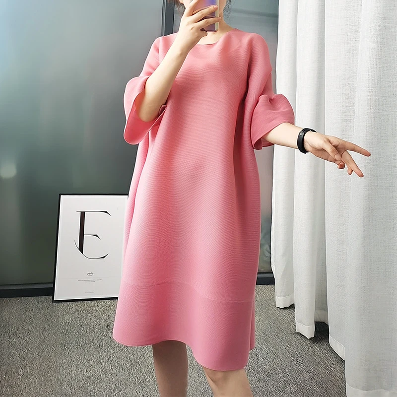 

Fashion Oversize Loose Solid Knee-length Dresses for Women Casual O-neck Short Horn Sleeve Pleated Dress Elegant Lady Vestidos