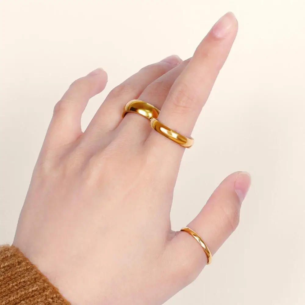 Minimalistischer, schlichter, glatter Edelstahlring für Damen und Herren, klassische 18 Karat vergoldete Paarringe, Hochzeit, Verlobung, Schmuck – Detail 1