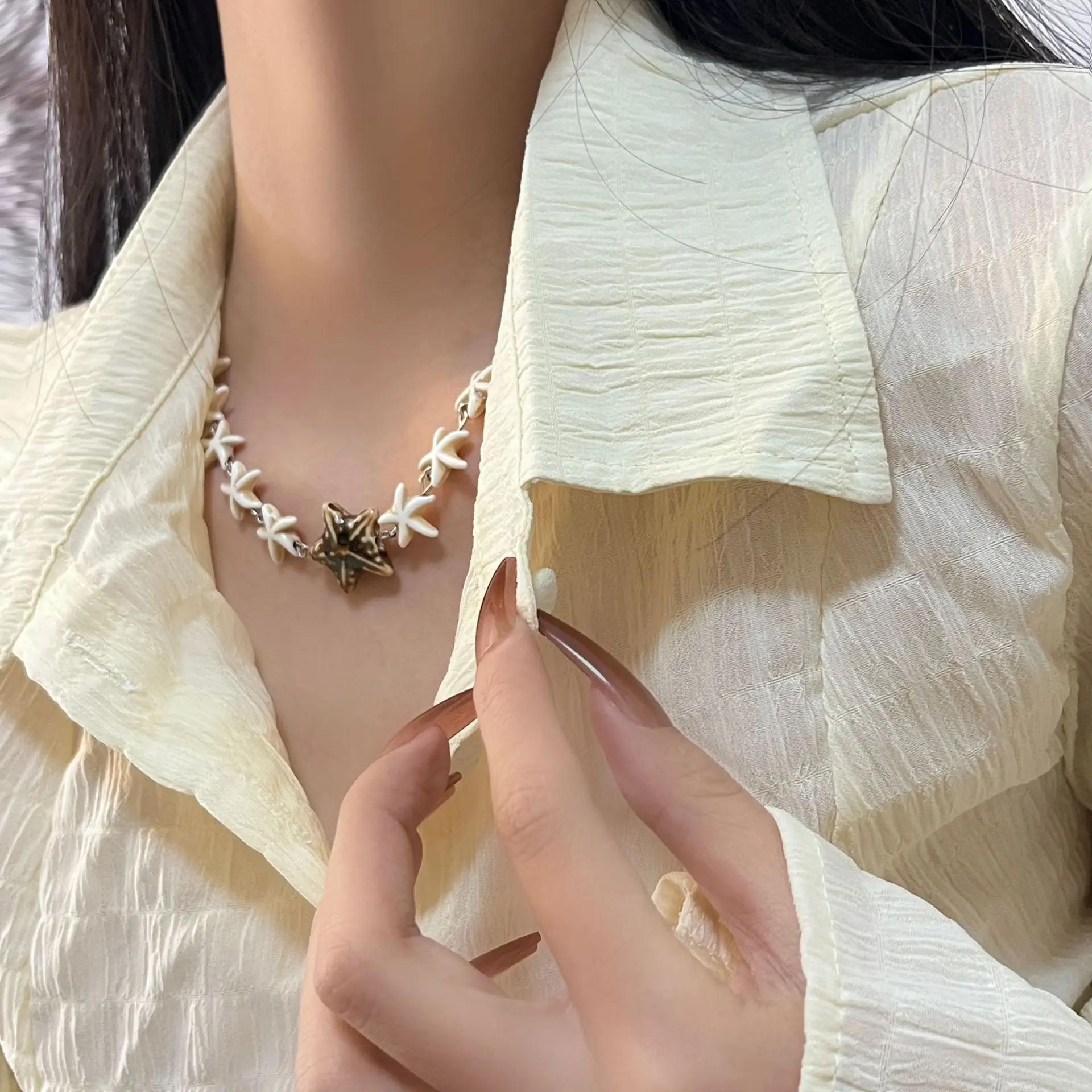 

Ожерелье ручной работы Y2k из титановой стали с острым кулоном в виде девушки