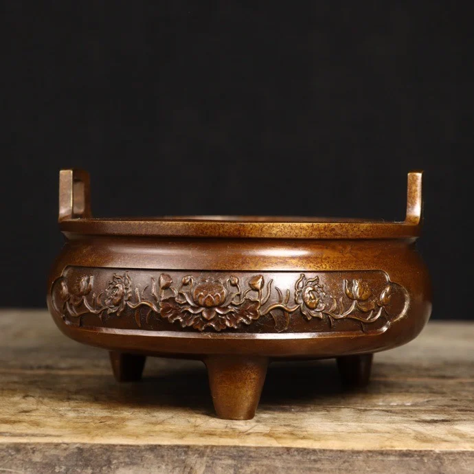 

Pure copper Xuande furnace, Sugong carved thickened large for Buddha worship, copper incense burner to send plugs