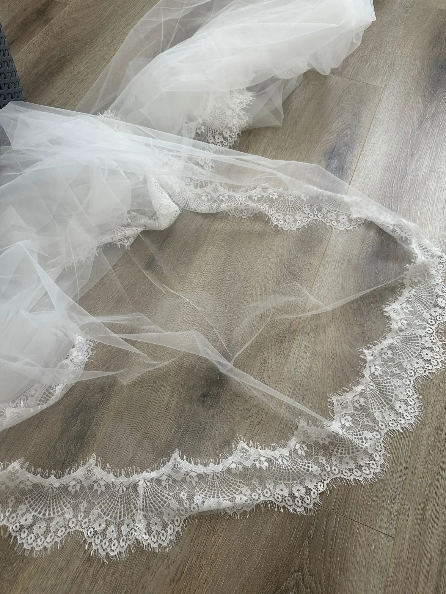 2 Layers Lace Edge Wedding Veil With Comb Soft Tulle Bridal Accessories