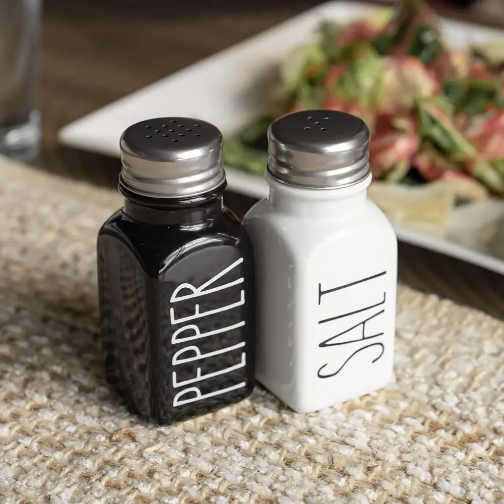 1/2Pcs Black and White Pepper and Salt Bottles Pepper Salt Powder Bottles Porous Seasoning Kitchen Seasoning Bottle
