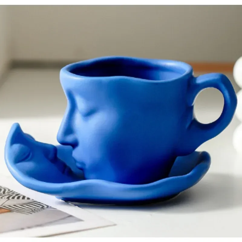 260ml Ceramic Coffee Mug New Metallic Touching Face Creative Ceramic Kiss Beauty Espresso Cup Holiday Drinkware Gifts 1set