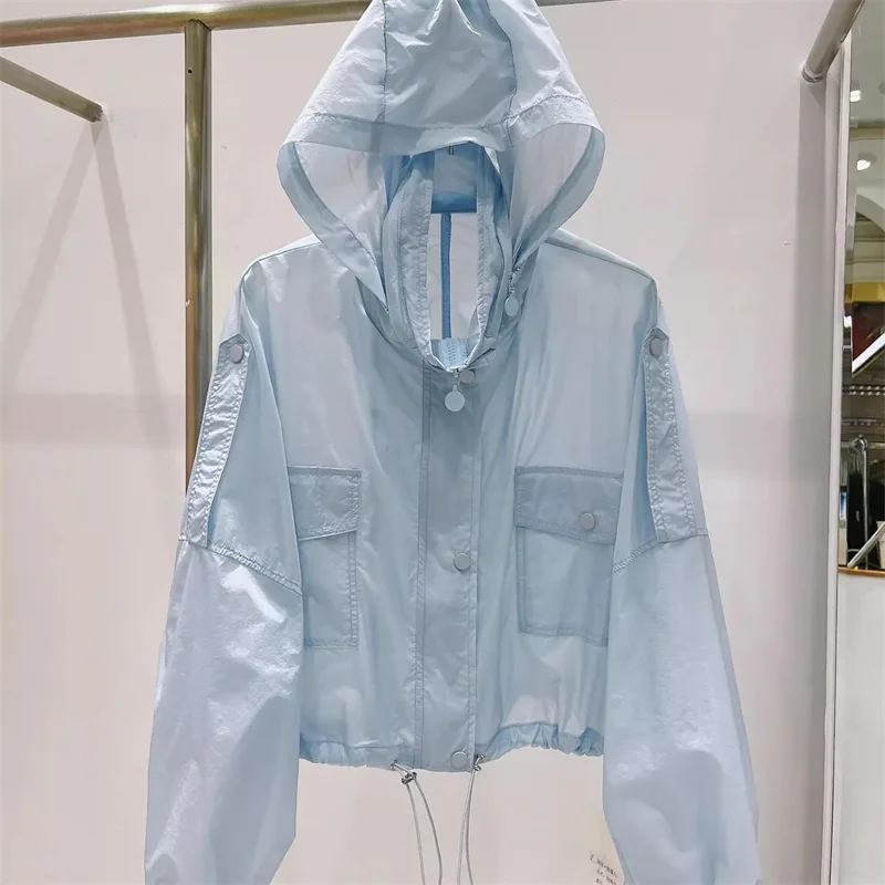 Blouson léger bleu ciel à capuche pour femme – Tendance P/E