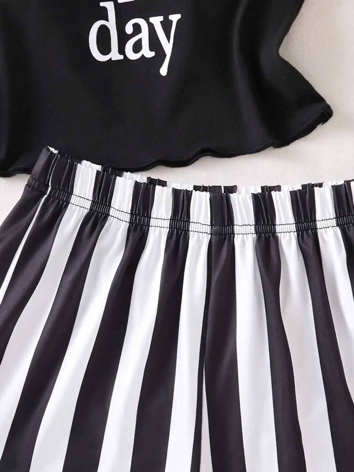 여아 패셔너블하고 우아한 홈웨어 세트 여름 스타일 여아 야외 캐주얼 레터 패턴 탱크탑 반바지