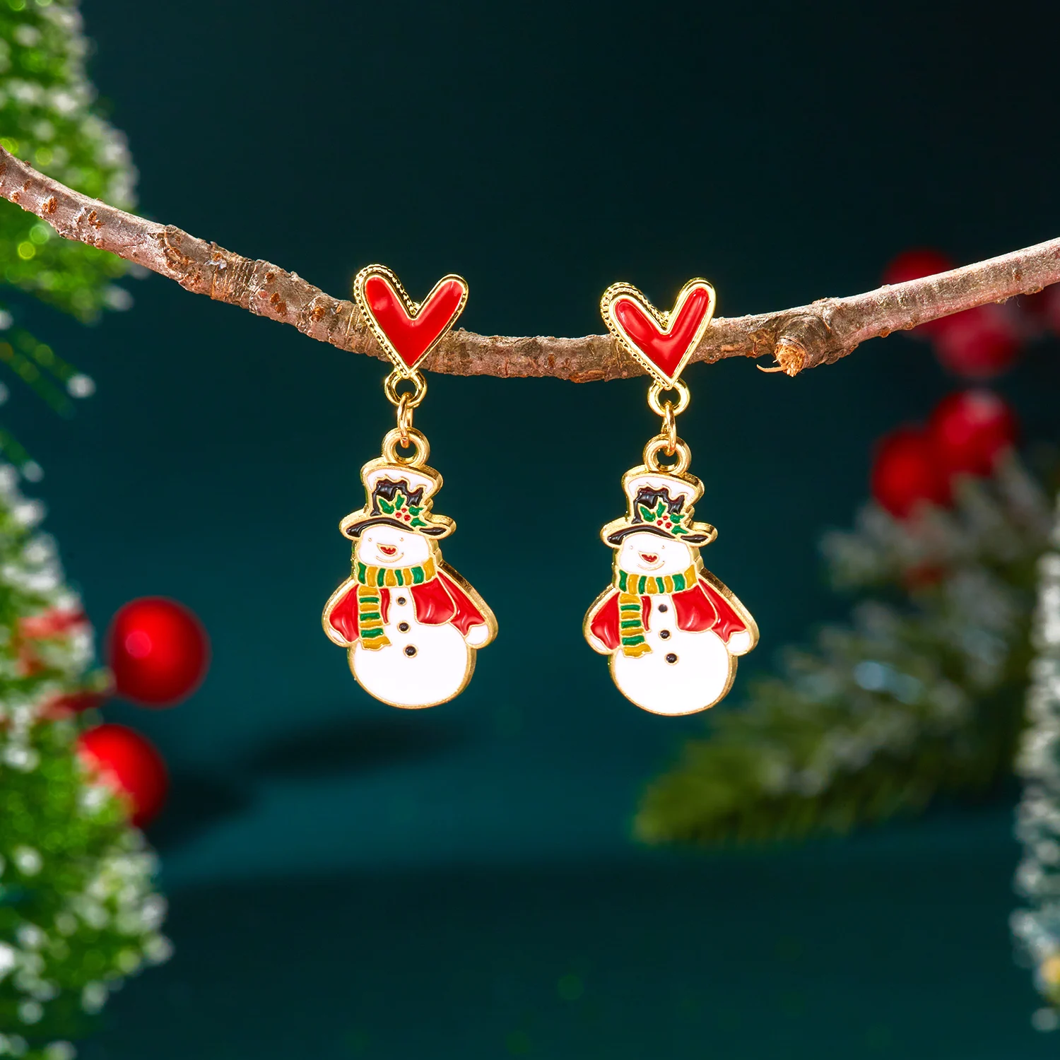 Design Sense Herz Weihnachtsmann Tropfen Ohrringe für Frauen Exquisite Emaille Lebkuchen Weihnachtsbaum Ohrringe Urlaub Schmuck Geschenk – Detail 10