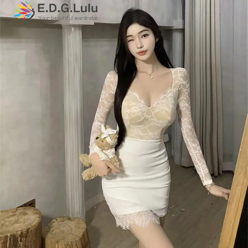 

Сексуальное платье EDGLuLu с V-образным вырезом и вышивкой, кружевные черные и белые платья, женское элегантное облегающее Асимметричное мини-платье 1124