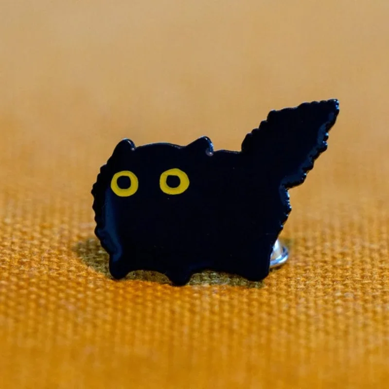 Spille per Badge con risvolto in smalto morbido gatto nero carino