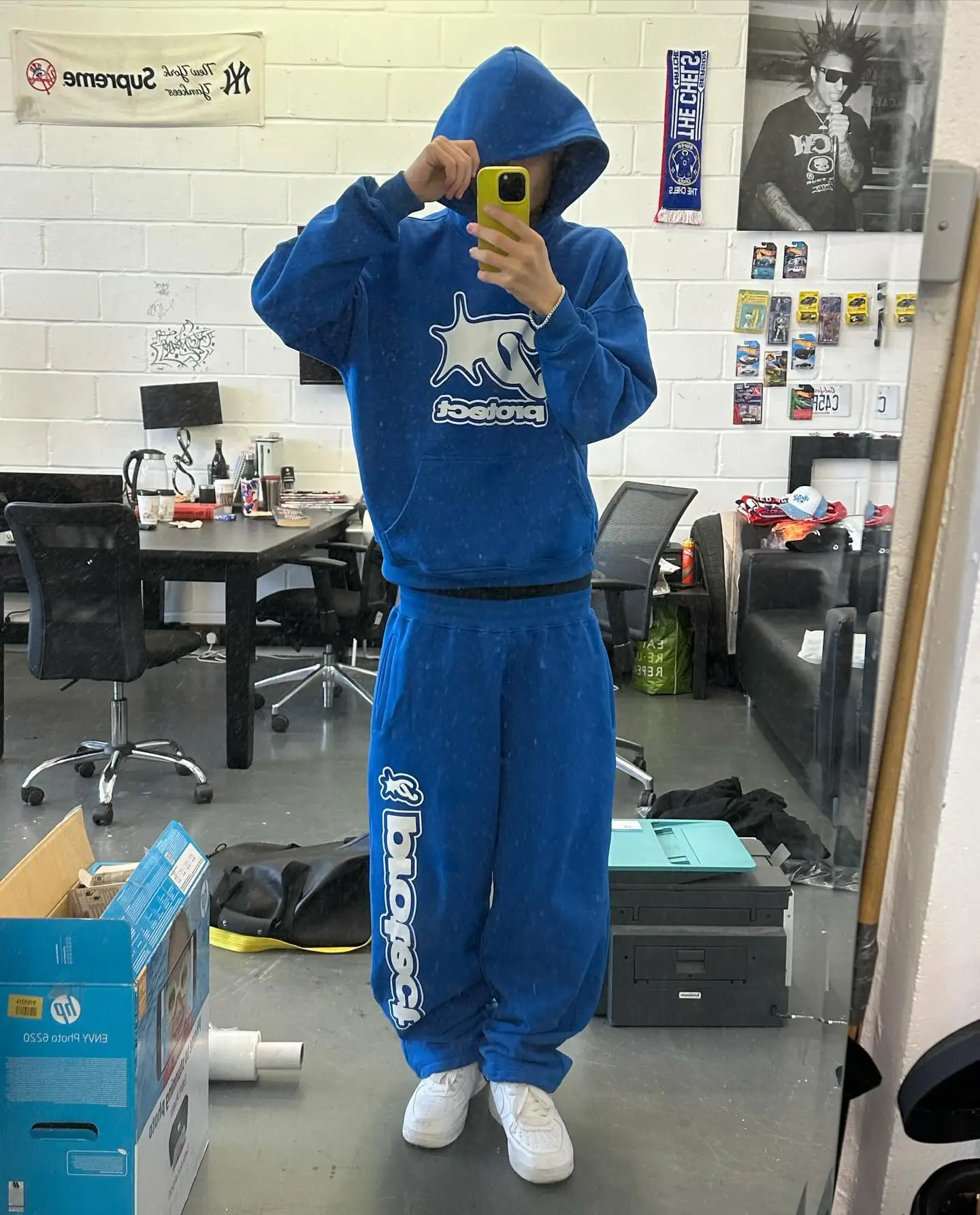thumbnail image 1 of PROTECT Hip Hop hombres Casual chándal pantalones de chándal de dos piezas Harajuku ropa de calle sudadera de gran tamaño conjunto de ropa deportiva para hombre Y2k, 1 of 4