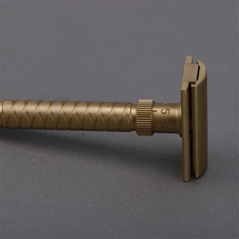 야치 100% 황동 소재 조절 가능한 더 파이널 컷 - 황동 V2 안전 면도기, 90mm 길이, 12mm 직경으로 편안한 그립감 제공