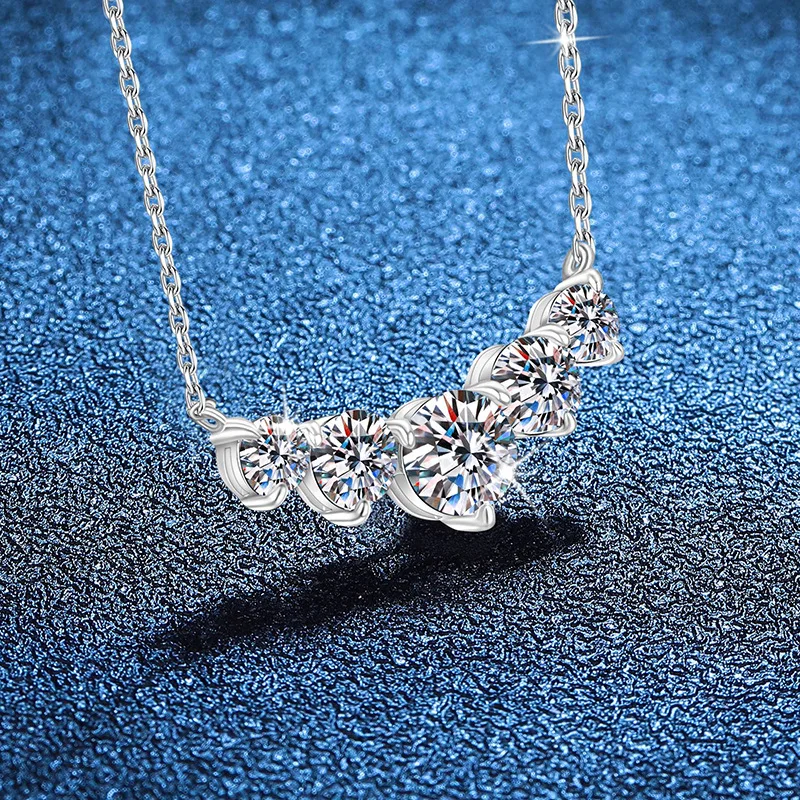 PT950 Moissanite Necklace Women's Pendant Clavicle Chain Women's Fashion Temperament 2.6 Carat Princess Smiling Necklace
