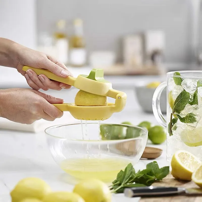 Rotational Manual Lemon Squeezer Hand Pressed Orange Fruit Juicer Portable Practical Home Kitchen Tools Mini Blender fruit juicer lemon squeezer