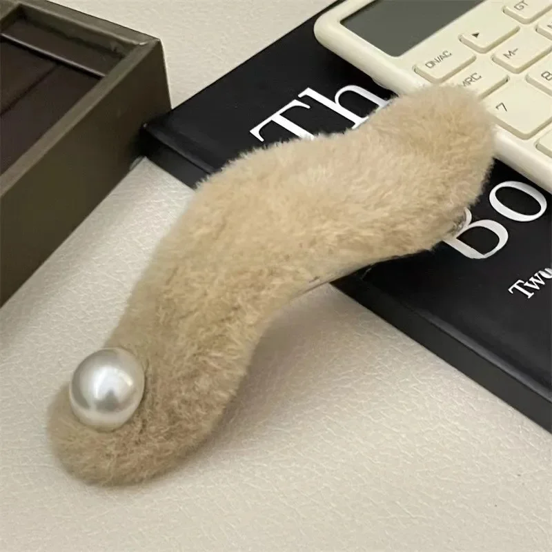 Pearl plush duckbill clip khaki