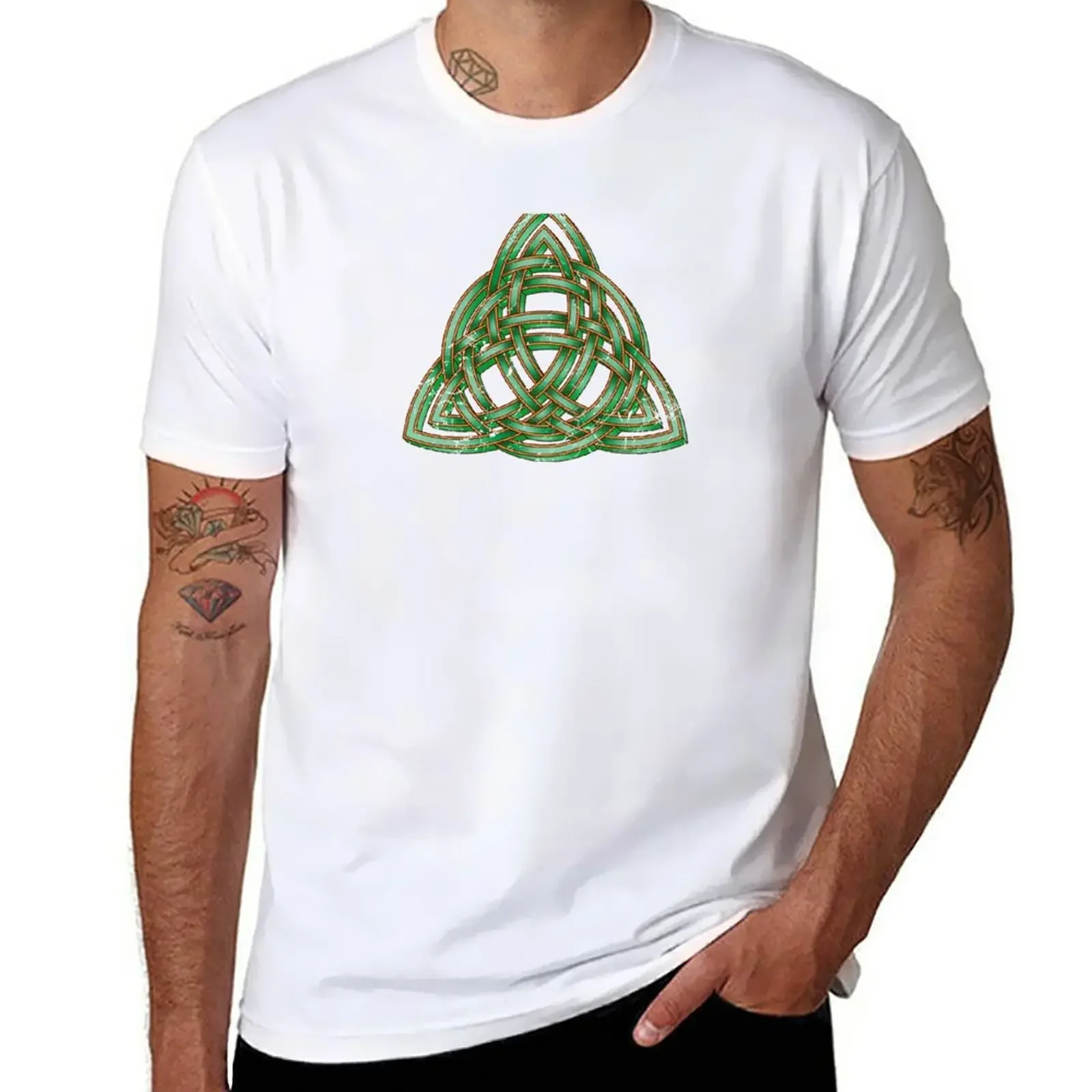 Emerald Green Irish Celtic Trinity Knot Distressed T-Shirt 1