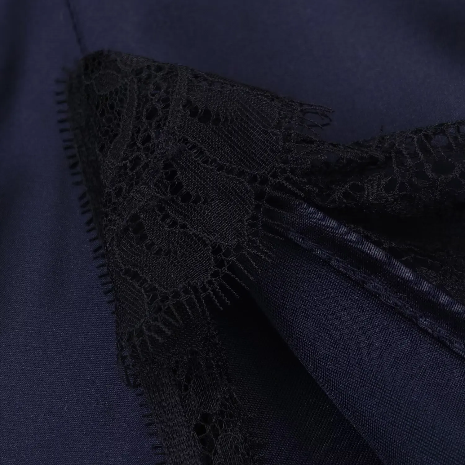 Damen Sexy Satin Plissiertes Minikleid Sommer Stehkragen Ärmellos Spitzensaum Patchwork Kurzes Kleid Schickes Alltagskleid – Detail 11